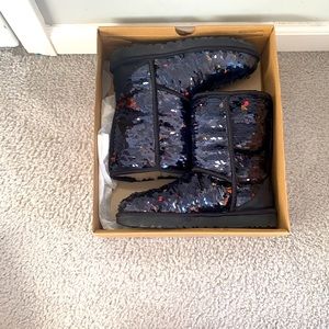 Black sequin uggs can be styled 2 different ways ( used)
